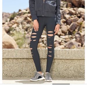 Alo Highwaist ripped warrior legging